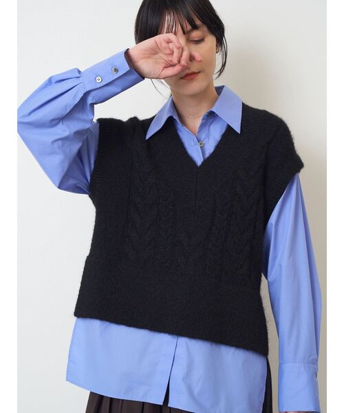 ELENDEEK(エレンディーク)の「ケーブルベストドッキングシャツ(シャツ/ブラウス・レディース・グレー/ブラック/オフホワイト・FREE)」の2枚目の写真