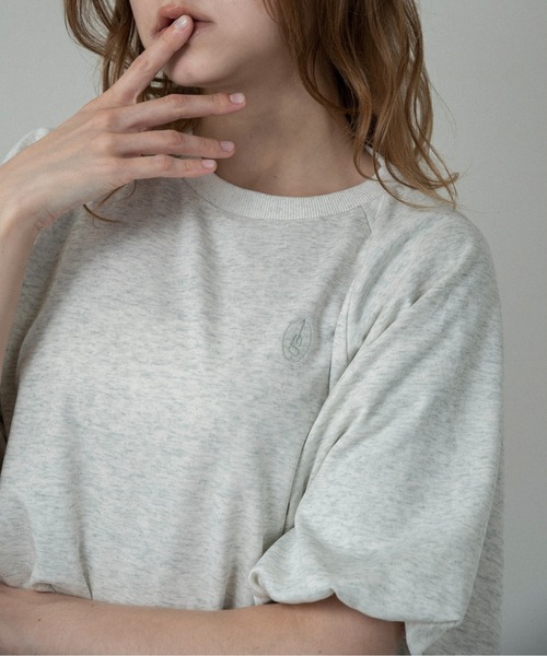 lawgy（ラウジー）の「balloon raglan sleeve logo sweat / バルーンラグランスリーブロゴスウェット（スウェット・レディース・オートミール/グレー/アイボリー・FREE）」の8枚目の写真