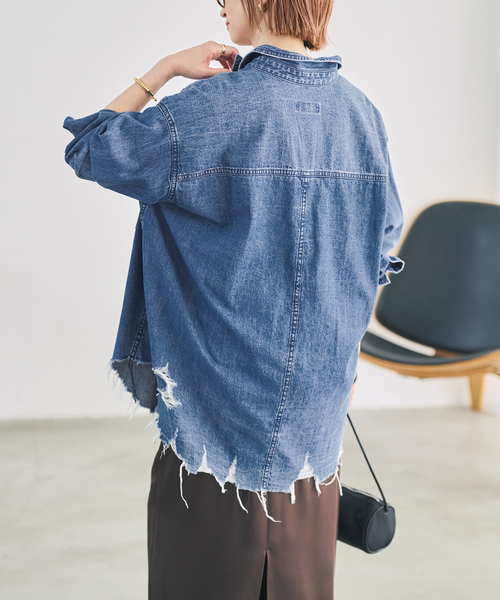 Spick & Span(スピックアンドスパン)の「6ozダメージデニムシャツ(シャツ/ブラウス・レディース・ブルー系その他/サックスブルー・FREE)」の8枚目の写真