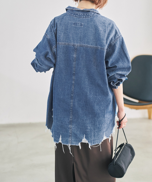 Spick & Span(スピックアンドスパン)の「6ozダメージデニムシャツ(シャツ/ブラウス・レディース・ブルー系その他/サックスブルー・FREE)」の9枚目の写真