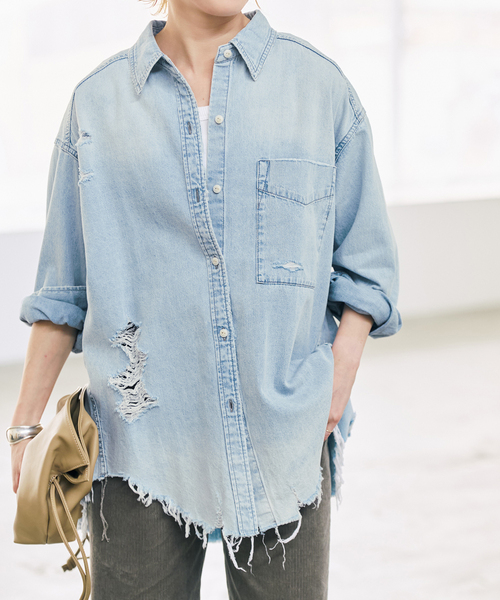 Spick & Span(スピックアンドスパン)の「6ozダメージデニムシャツ(シャツ/ブラウス・レディース・ブルー系その他/サックスブルー・FREE)」の13枚目の写真
