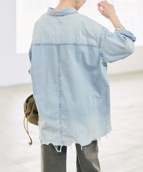 Spick & Span(スピックアンドスパン)の「6ozダメージデニムシャツ(シャツ/ブラウス・レディース・ブルー系その他/サックスブルー・FREE)」の15枚目の写真