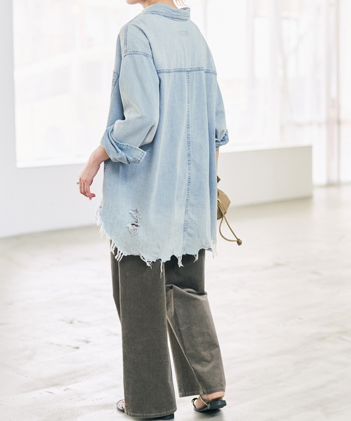 Spick & Span(スピックアンドスパン)の「6ozダメージデニムシャツ(シャツ/ブラウス・レディース・ブルー系その他/サックスブルー・FREE)」の17枚目の写真