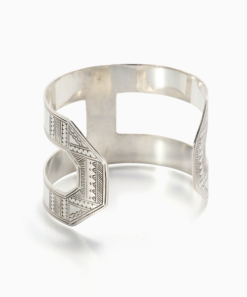 Adawat'n Tuareg（アダワットトゥアレグ）の「Adawatn Tuareg(アダワット トゥアレグ) Botam Toussaght Bangle（ブレスレット・メンズ・シルバー・FREE）」の3枚目の写真