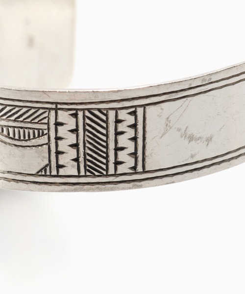 Adawat'n Tuareg（アダワットトゥアレグ）の「Adawatn Tuareg(アダワット トゥアレグ) Botam Toussaght Bangle（ブレスレット・メンズ・シルバー・FREE）」の2枚目の写真
