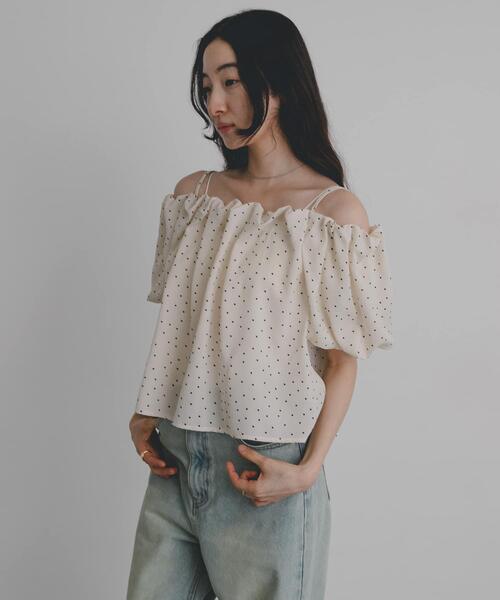 SENSE OF PLACE by URBAN RESEARCH(センスオブプレイスバイアーバンリサーチ)の「『WEB限定』タックオフショルブラウス(シャツ/ブラウス・レディース・ブラウン/ホワイト系その他/ブラック・ONE)」の7枚目の写真