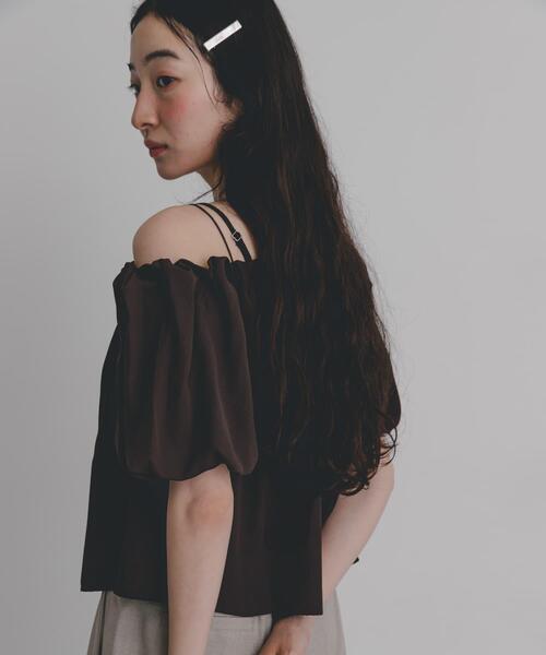 SENSE OF PLACE by URBAN RESEARCH(センスオブプレイスバイアーバンリサーチ)の「『WEB限定』タックオフショルブラウス(シャツ/ブラウス・レディース・ブラウン/ホワイト系その他/ブラック・ONE)」の21枚目の写真