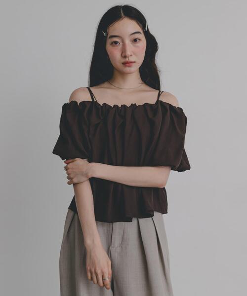 SENSE OF PLACE by URBAN RESEARCH(センスオブプレイスバイアーバンリサーチ)の「『WEB限定』タックオフショルブラウス(シャツ/ブラウス・レディース・ブラウン/ホワイト系その他/ブラック・ONE)」の22枚目の写真