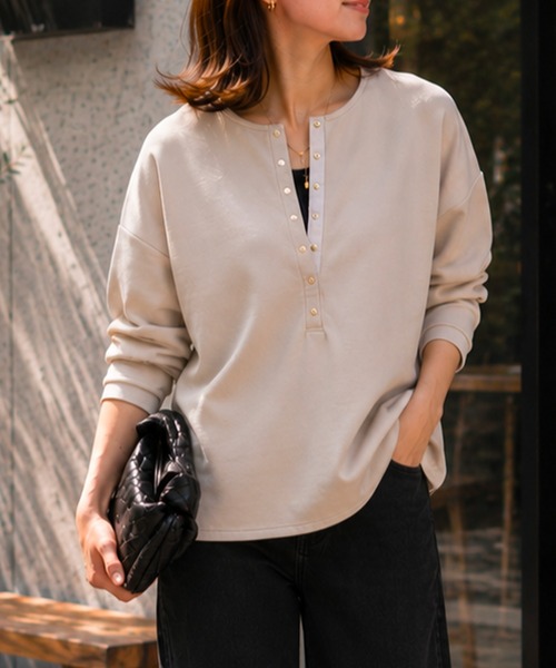 Emma Taylor(エマテイラー)の「ライトダンボールグログランヘンリーネックプルオーバー(Tシャツ/カットソー・レディース・ブラック/チャコールグレー/ライトベージュ・FREE)」の1枚目の写真