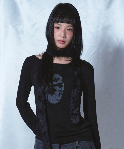 ROGIN N ROSIE(ロギンエンロージー)の「Small Girl Printed Long Sleeve Black(Tシャツ/カットソー・レディース・その他・FREE)」の2枚目の写真