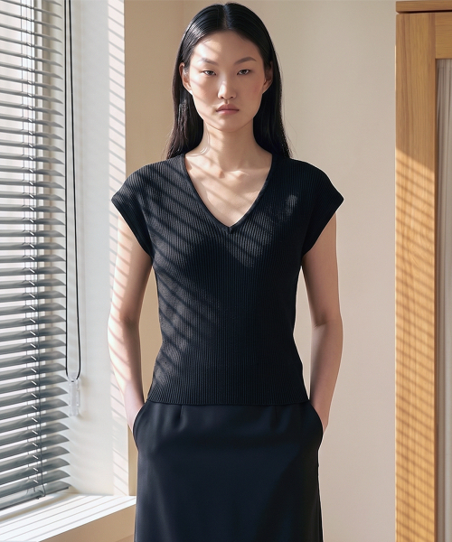 KIMDOH(キムド)の「Silenzio V-Neck Top Black(ニット/セーター・レディース・ライトグレー/ブラック・FREE)」の3枚目の写真
