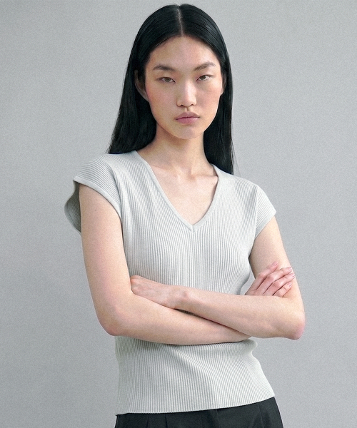 KIMDOH(キムド)の「Silenzio V-Neck Top Black(ニット/セーター・レディース・ライトグレー/ブラック・FREE)」の7枚目の写真