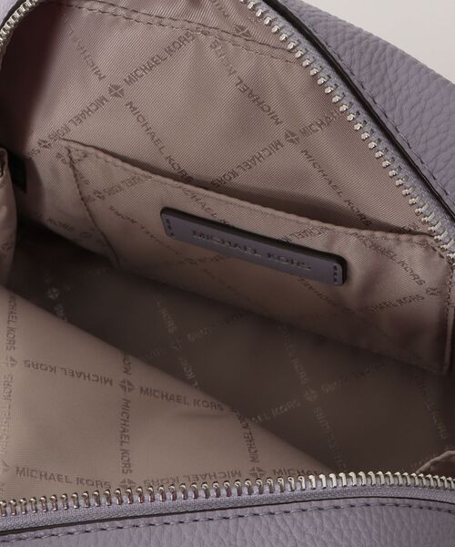 MICHAEL KORS(マイケルコース)の「ASHTON クロスボディ スモール - Mkシグネチャー(ショルダーバッグ・レディース・ライラック・FREE)」の4枚目の写真