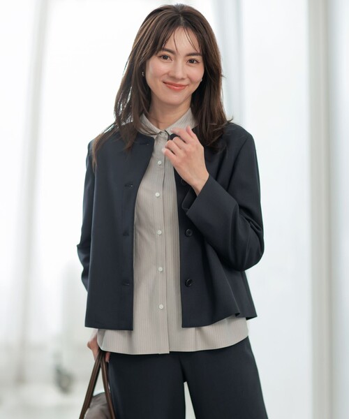 J.PRESS(ジェイプレス)の「【オンオフ使える】MULTI DRY クロス ノーカラー ジャケット(ノーカラージャケット・レディース・ライトグレー系/ネイビー系・T15/T13)」の2枚目の写真