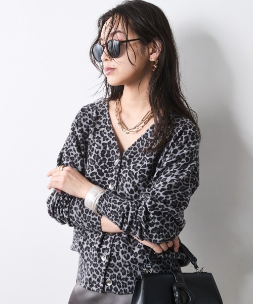 CHIC STYLE(シックスタイル)の「レオパードプリントVネックニットカーディガン<大きいサイズ有>シックスタイル(カーディガン/ボレロ・レディース・ブラウン系/グレー系・L~LL/M/5L~6L/3L~4L)」の2枚目の写真