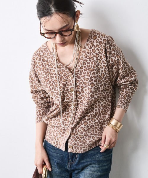 CHIC STYLE(シックスタイル)の「レオパードプリントVネックニットカーディガン<大きいサイズ有>シックスタイル(カーディガン/ボレロ・レディース・ブラウン系/グレー系・L~LL/M/5L~6L/3L~4L)」の1枚目の写真