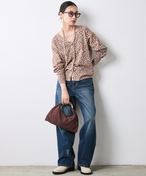 CHIC STYLE(シックスタイル)の「レオパードプリントVネックニットカーディガン<大きいサイズ有>シックスタイル(カーディガン/ボレロ・レディース・ブラウン系/グレー系・L~LL/M/5L~6L/3L~4L)」の4枚目の写真