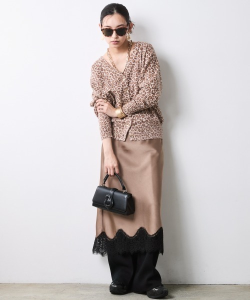 CHIC STYLE(シックスタイル)の「レオパードプリントVネックニットカーディガン<大きいサイズ有>シックスタイル(カーディガン/ボレロ・レディース・ブラウン系/グレー系・L~LL/M/5L~6L/3L~4L)」の5枚目の写真