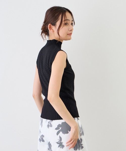 Jayro(ジャイロ)の「ヘリンボーンノースリニット(Tシャツ/カットソー・レディース・ダークブラウン/ブラック/ベージュ/ホワイト/レンガ/イエロー・M)」の8枚目の写真
