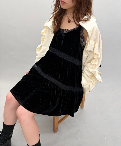 w closet(ダブルクローゼット)の「ベロアレース使いミニキャミワンピース(ワンピース・レディース・ベージュ/イエロー/ブラック/ブルー・FREE)」の1枚目の写真