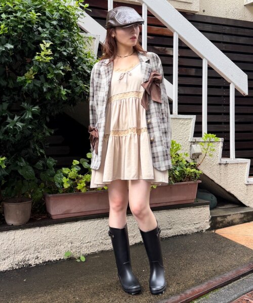 w closet(ダブルクローゼット)の「ベロアレース使いミニキャミワンピース(ワンピース・レディース・ベージュ/イエロー/ブラック/ブルー・FREE)」の8枚目の写真