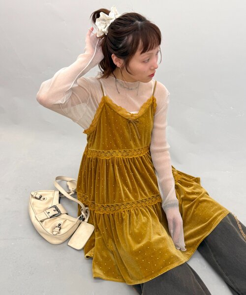 w closet(ダブルクローゼット)の「ベロアレース使いミニキャミワンピース(ワンピース・レディース・ベージュ/イエロー/ブラック/ブルー・FREE)」の19枚目の写真