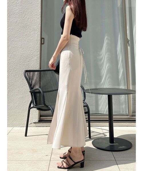 MERCURYDUO(マーキュリーデュオ)の「バックレースアップストレッチマーメイドスカート(スカート・レディース・アイボリー/ブラック・SMALL/MEDIUM)」の8枚目の写真