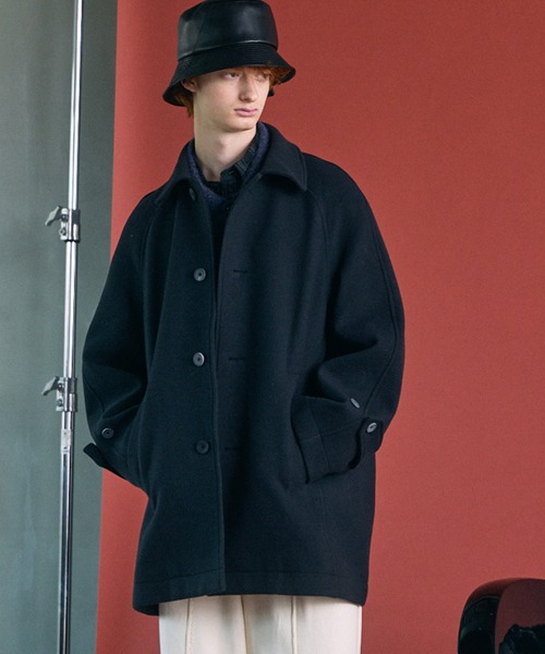 MAISON SPECIAL(メゾンスペシャル)の「《UNISEX》【イタリアンデッドストックファブリック】プライムオーバーラグランスリーブハーフコート/【Italian Dead Stock Fabric】Prime-Over Raglan-sleeve Half Coat【MAISON SPECIAL/メゾンスペシャル】(ステンカラーコート・メンズ・ベージュ/レッド/ブラック/ダークブラック/ブラウン・0/1/2)」の2枚目の写真