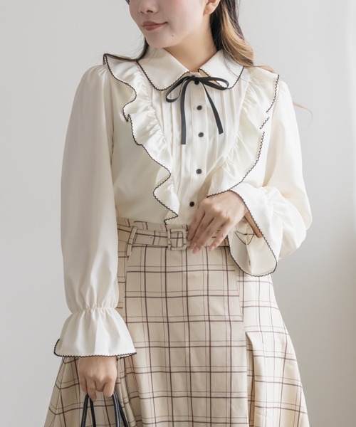 CLETTE（クレット）の「配色リボンフリルブラウス（シャツ/ブラウス・レディース・ホワイト/ブラック/ピンクベージュ・LL/4L/3L）」の7枚目の写真