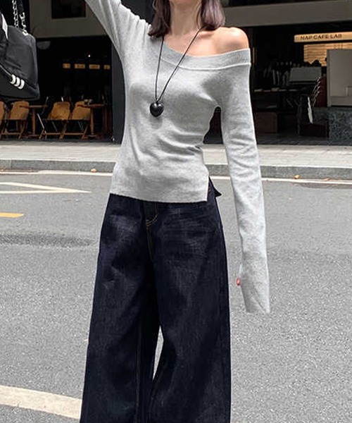 Songe(ソンジュ)の「袖スリットオフショルダー長袖ニットトップス(ニット/セーター・レディース・グレー/ブラック・FREE)」の5枚目の写真