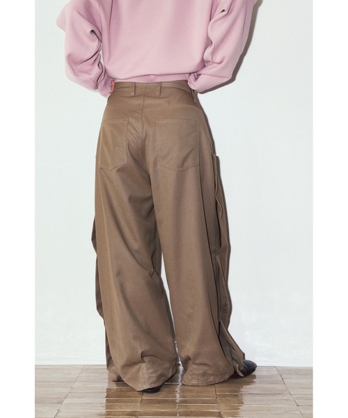 Knuth Marf(クヌースマーフ)の「cling draped pants(unisex)(その他パンツ・レディース・ブラック/ブラウン・SMALL/MEDIUM/X-SMALL)」の9枚目の写真