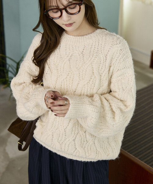 PUBLUX(パブリュクス)の「PUBLUX/パブリュクス オーバーサイズ ケーブルニット 限定展開(ニット/セーター・レディース・サックスブルー/チャコールグレー/ナチュラル・フリ-)」の9枚目の写真