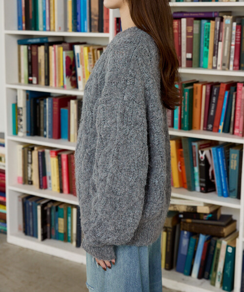 PUBLUX(パブリュクス)の「PUBLUX/パブリュクス オーバーサイズ ケーブルニット 限定展開(ニット/セーター・レディース・サックスブルー/チャコールグレー/ナチュラル・フリ-)」の18枚目の写真