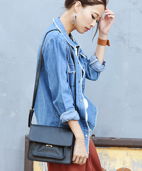 Luz Llena(ラズレナ)の「アコーディオン・クラシックショルダーバッグ◆(ショルダーバッグ・レディース・ブラック/グレイッシュベージュ・フリ-)」の2枚目の写真