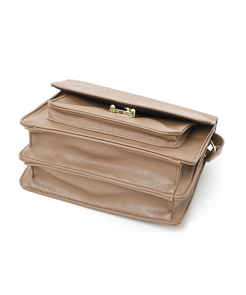 Luz Llena(ラズレナ)の「アコーディオン・クラシックショルダーバッグ◆(ショルダーバッグ・レディース・ブラック/グレイッシュベージュ・フリ-)」の6枚目の写真