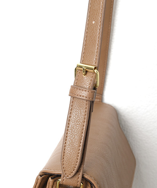 Luz Llena(ラズレナ)の「アコーディオン・クラシックショルダーバッグ◆(ショルダーバッグ・レディース・ブラック/グレイッシュベージュ・フリ-)」の7枚目の写真