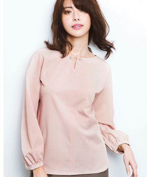 IEDIT（イディット）の「ＩＥＤＩＴ　パール調バーで華やぐ　ストレッチとろみブラウス（シャツ/ブラウス・レディース・ホワイト/ネイビー/ライトピンク/ベージュ・SMALL/MEDIUM/LARGE/X-LARGE/XX-LARGE）」の6枚目の写真