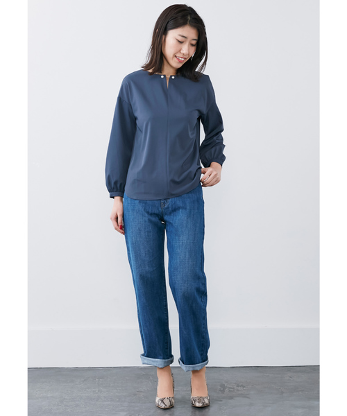 IEDIT（イディット）の「ＩＥＤＩＴ　パール調バーで華やぐ　ストレッチとろみブラウス（シャツ/ブラウス・レディース・ホワイト/ネイビー/ライトピンク/ベージュ・SMALL/MEDIUM/LARGE/X-LARGE/XX-LARGE）」の11枚目の写真