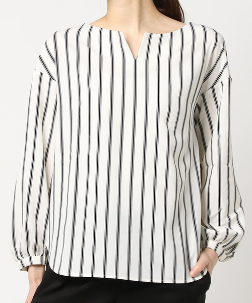 IEDIT（イディット）の「ＩＥＤＩＴ　パール調バーで華やぐ　ストレッチとろみブラウス（シャツ/ブラウス・レディース・ホワイト/ネイビー/ライトピンク/ベージュ・SMALL/MEDIUM/LARGE/X-LARGE/XX-LARGE）」の5枚目の写真