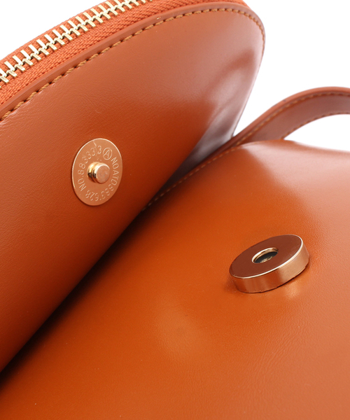 CIAOPANIC（チャオパニック）の「ラウンドジップカメラバッグ（ショルダーバッグ・レディース・キャメル/ブラウン・FREE）」の12枚目の写真