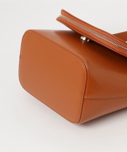 CIAOPANIC（チャオパニック）の「ラウンドジップカメラバッグ（ショルダーバッグ・レディース・キャメル/ブラウン・FREE）」の5枚目の写真