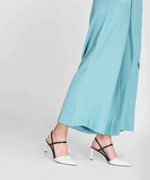 CHARLES & KEITH(チャールズ & キース)の「コントラストティーバースリングバックヒール / CONTRAST T-BAR SLINGBACK HEELS(パンプス・レディース・ホワイト/ブラック/イエロー・22.5cm/23cm/23.5cm/24.5cm/25cm/25.5cm)」の9枚目の写真