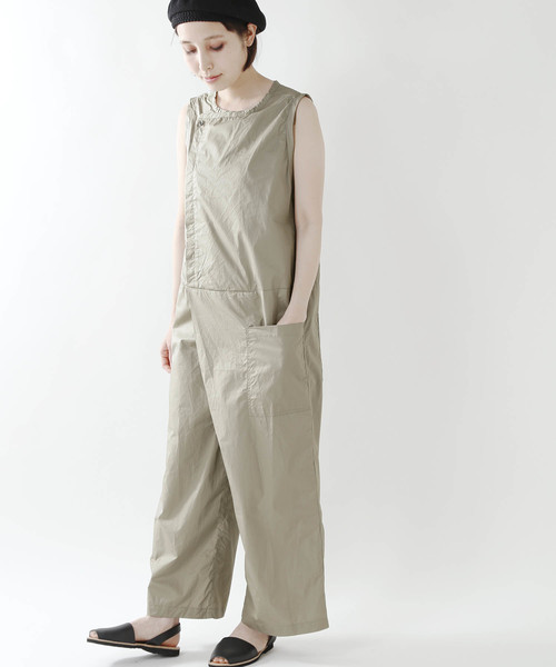 UNIVERSAL TISSU（ユニヴァーサルティシュ）の「「universaltissu / ユニヴァーサルティシュ」コットンタイプライターオリガミオールインワン（つなぎ/オールインワン・レディース・ブラック/ネイビー/ベージュ・FREE）」の3枚目の写真