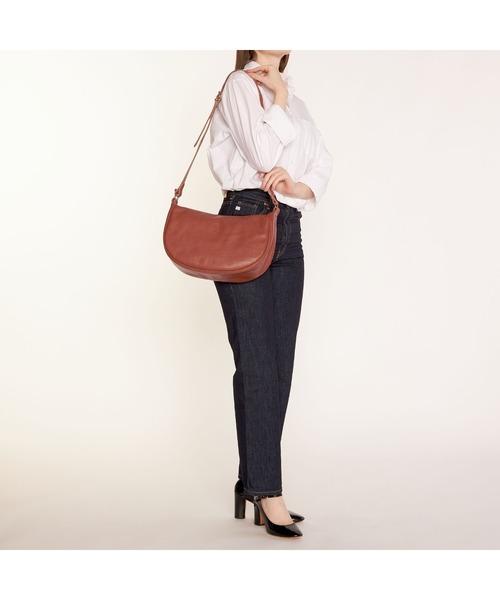 IL BISONTE(イルビゾンテ)の「IL BISONTE / ORIGINAL LEATHER / クロスボディバッグ(ショルダーバッグ・レディース・ライトブラウン/レンガ/ダークブラウン/ブラック/ネイビー/ナチュラル/オレンジ/グレー/レッド/グリーン/オリーブ・FREE)」の14枚目の写真