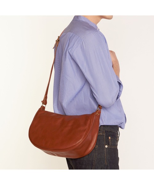 IL BISONTE(イルビゾンテ)の「IL BISONTE / ORIGINAL LEATHER / クロスボディバッグ(ショルダーバッグ・レディース・ライトブラウン/レンガ/ダークブラウン/ブラック/ネイビー/ナチュラル/オレンジ/グレー/レッド/グリーン/オリーブ・FREE)」の13枚目の写真