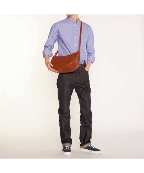 IL BISONTE(イルビゾンテ)の「IL BISONTE / ORIGINAL LEATHER / クロスボディバッグ(ショルダーバッグ・レディース・ライトブラウン/レンガ/ダークブラウン/ブラック/ネイビー/ナチュラル/オレンジ/グレー/レッド/グリーン/オリーブ・FREE)」の12枚目の写真