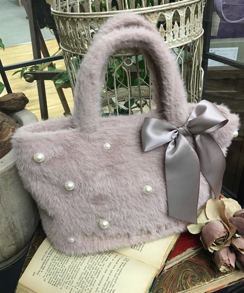 Maison de FLEUR（メゾンドフルール）の「ファーパールリボントートバッグ（トートバッグ・レディース・ベージュ/モカ/グレー/レッド系その他・FREE）」の2枚目の写真