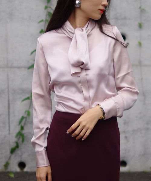 NARACAMICIE（ナラカミーチェ）の「サテンボウタイ長袖ブラウス（シャツ/ブラウス・レディース・ホワイト/ピンク・MEDIUM/LARGE/X-LARGE/XX-LARGE）」の2枚目の写真