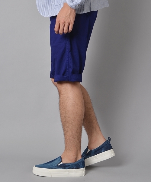 SHIPS GENERAL SUPPLY（シップスジェネラルサプライ）の「SGS: オーバーダイ バミューダショーツ■（チノパンツ・メンズ・ブルー・X-LARGE/LARGE/MEDIUM/SMALL）」の2枚目の写真