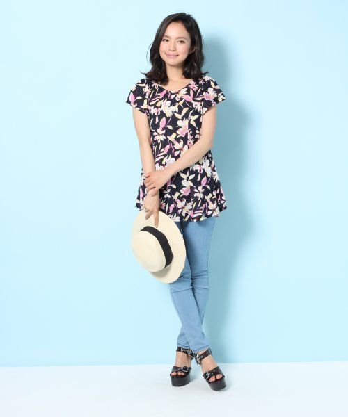 Heather(ヘザー)の「フラワーBIGTシャツ半袖 548705(Tシャツ/カットソー・レディース・アイボリー/ライトイエロー/ネイビー・FREE)」の13枚目の写真